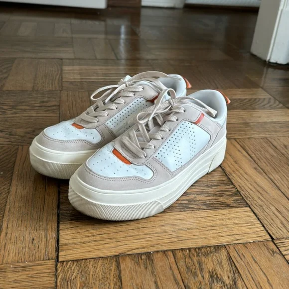 Very gently used Le TIGRE Midtown Platform Size but fits a